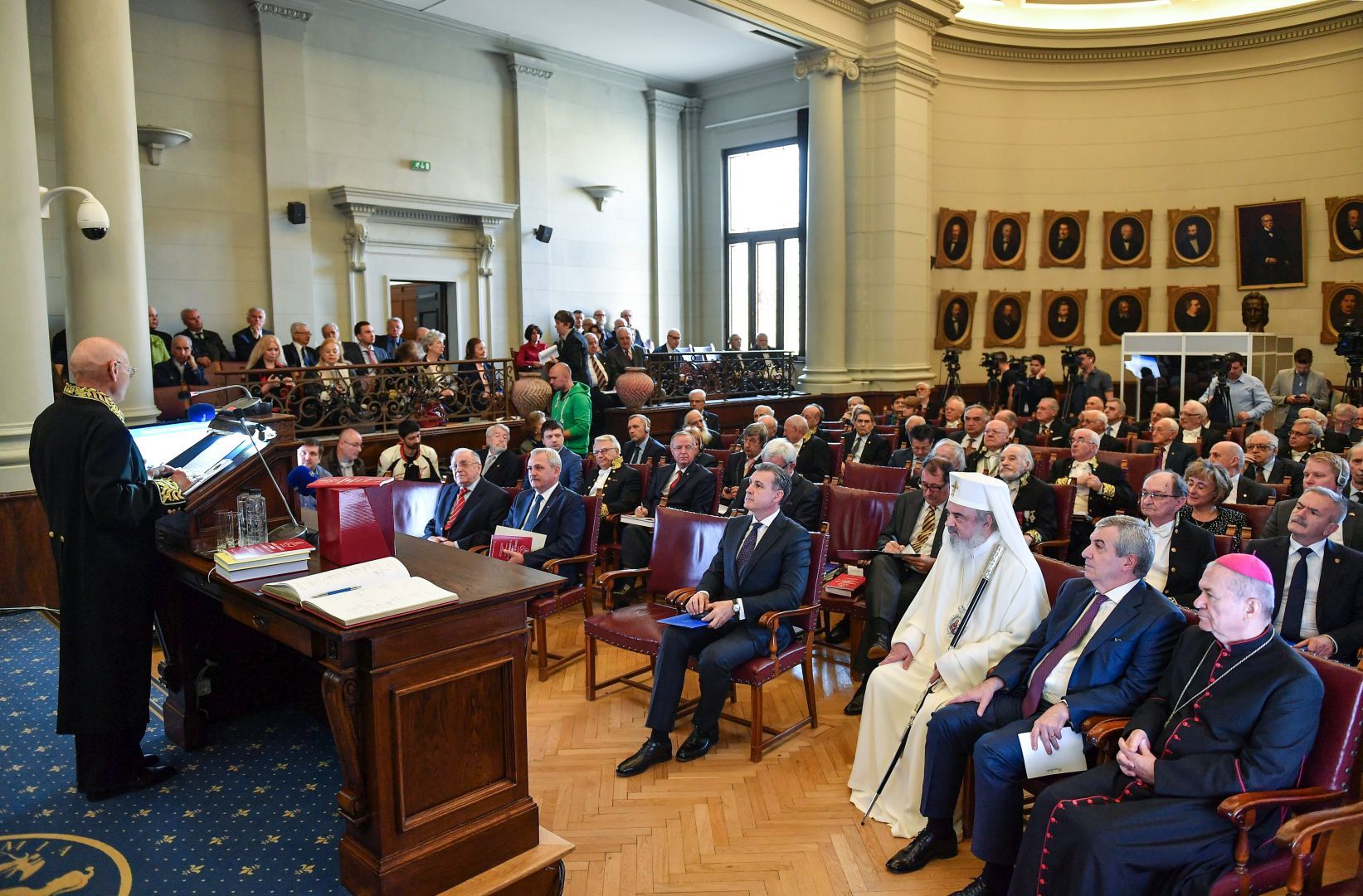 150 de ani de la întrunirea primei ședințe solemne a Academiei Române 150 de ani de la întrunirea primei ședințe solemne a Academiei Române