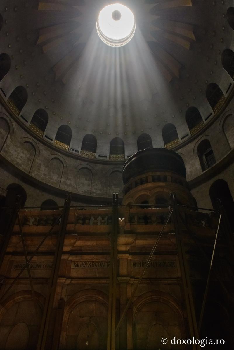 Ierusalim: Sfânta Lumină s-a aprins în Biserica Sfântului Mormânt