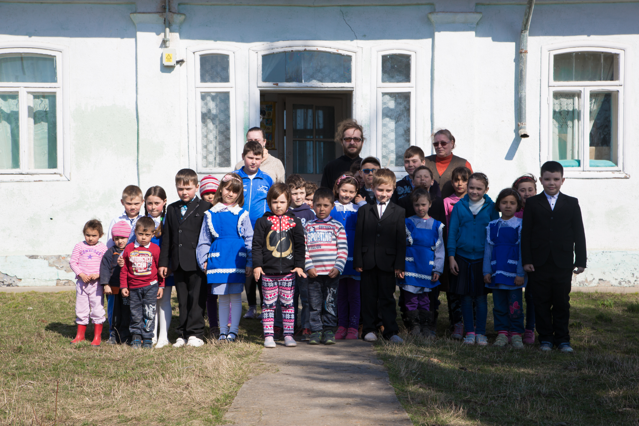 Zâmbete pentru copiii din Buruieneşti