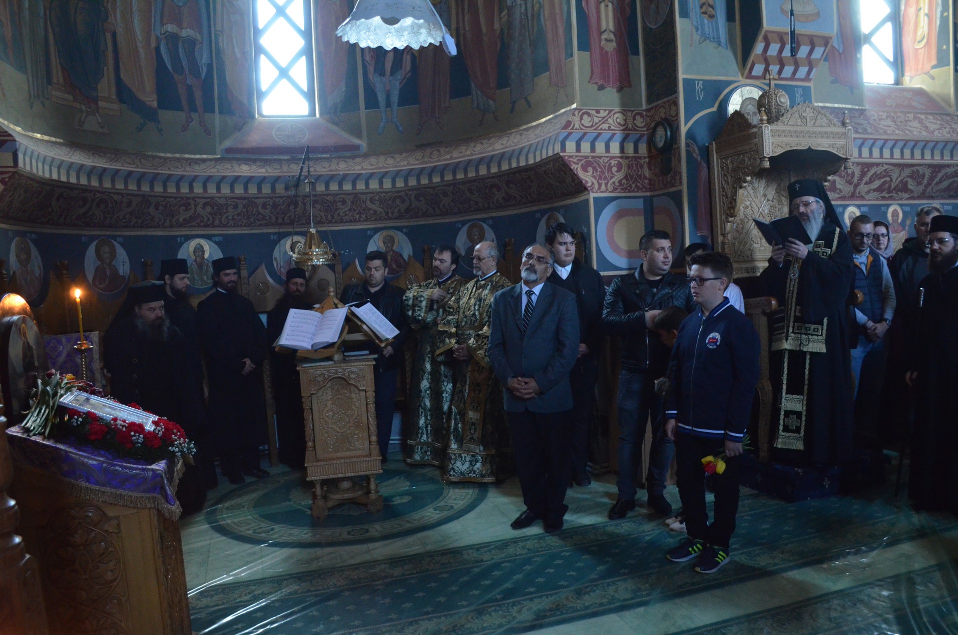 Denia celor 12 Evanghelii, oficiată de IPS Mitropolit Teofan la Mănăstirea Vlădiceni