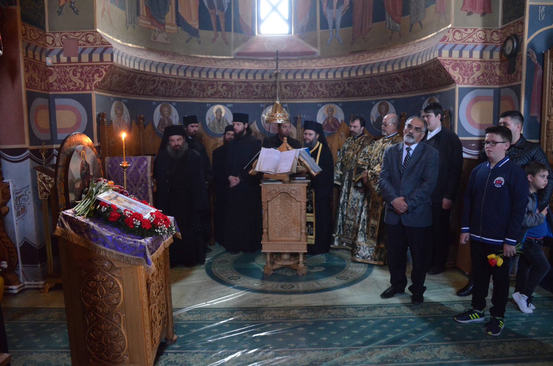 Denia celor 12 Evanghelii, oficiată de IPS Mitropolit Teofan la Mănăstirea Vlădiceni