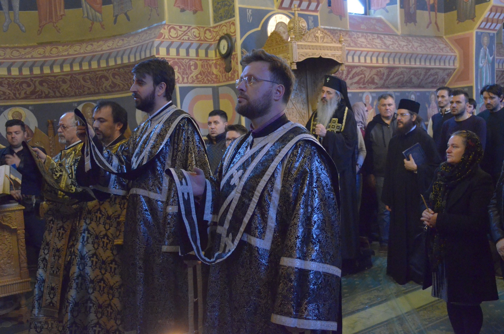 Denia celor 12 Evanghelii, oficiată de IPS Mitropolit Teofan la Mănăstirea Vlădiceni