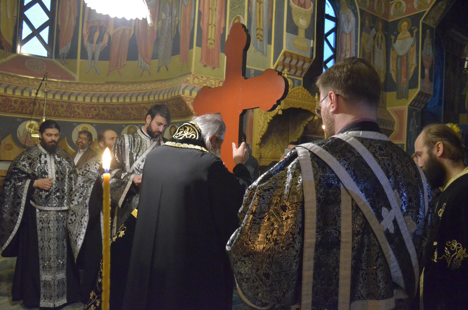 Denia celor 12 Evanghelii, oficiată de IPS Mitropolit Teofan la Mănăstirea Vlădiceni