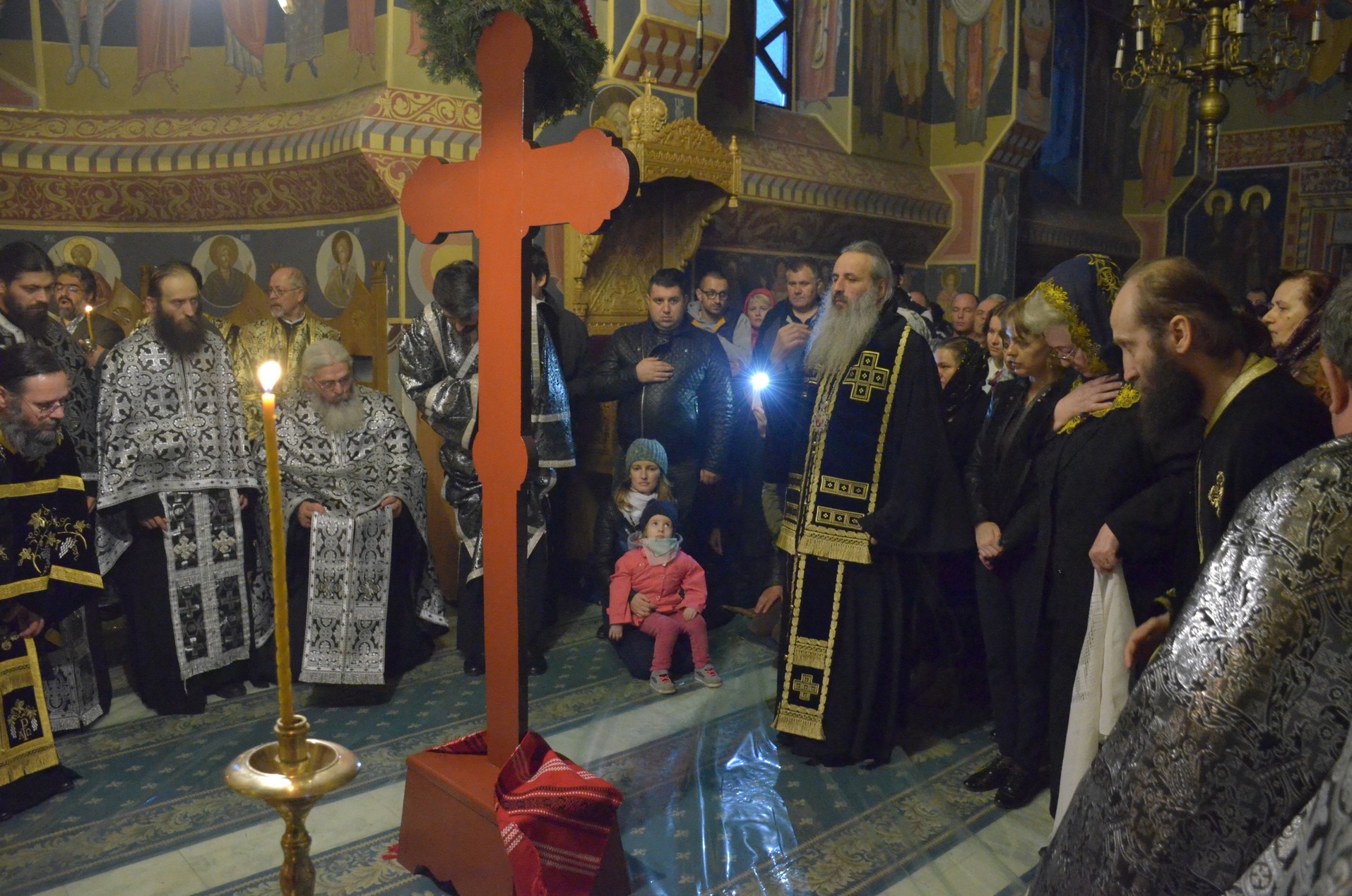 Denia celor 12 Evanghelii, oficiată de IPS Mitropolit Teofan la Mănăstirea Vlădiceni