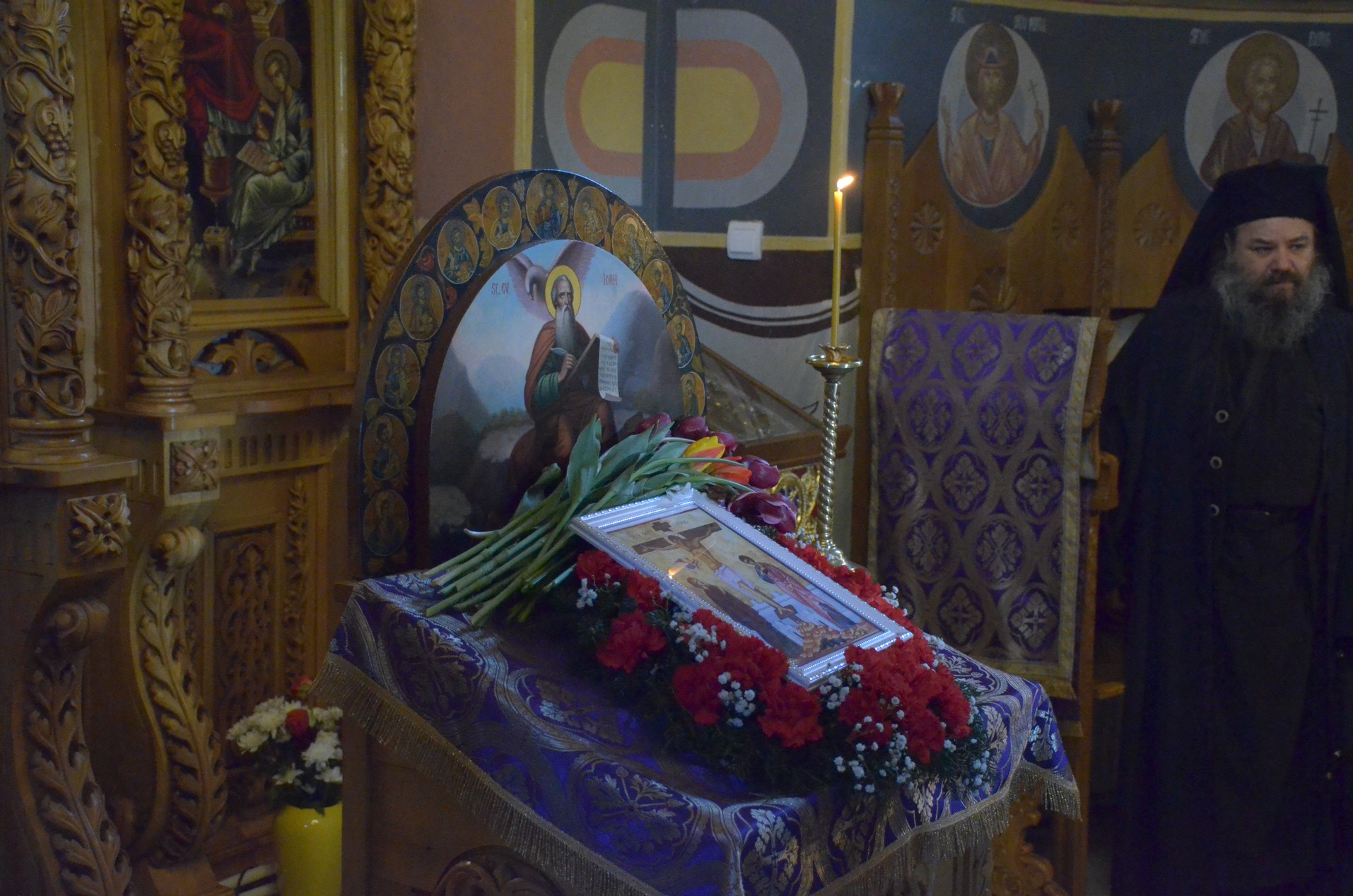 Denia celor 12 Evanghelii, oficiată de IPS Mitropolit Teofan la Mănăstirea Vlădiceni