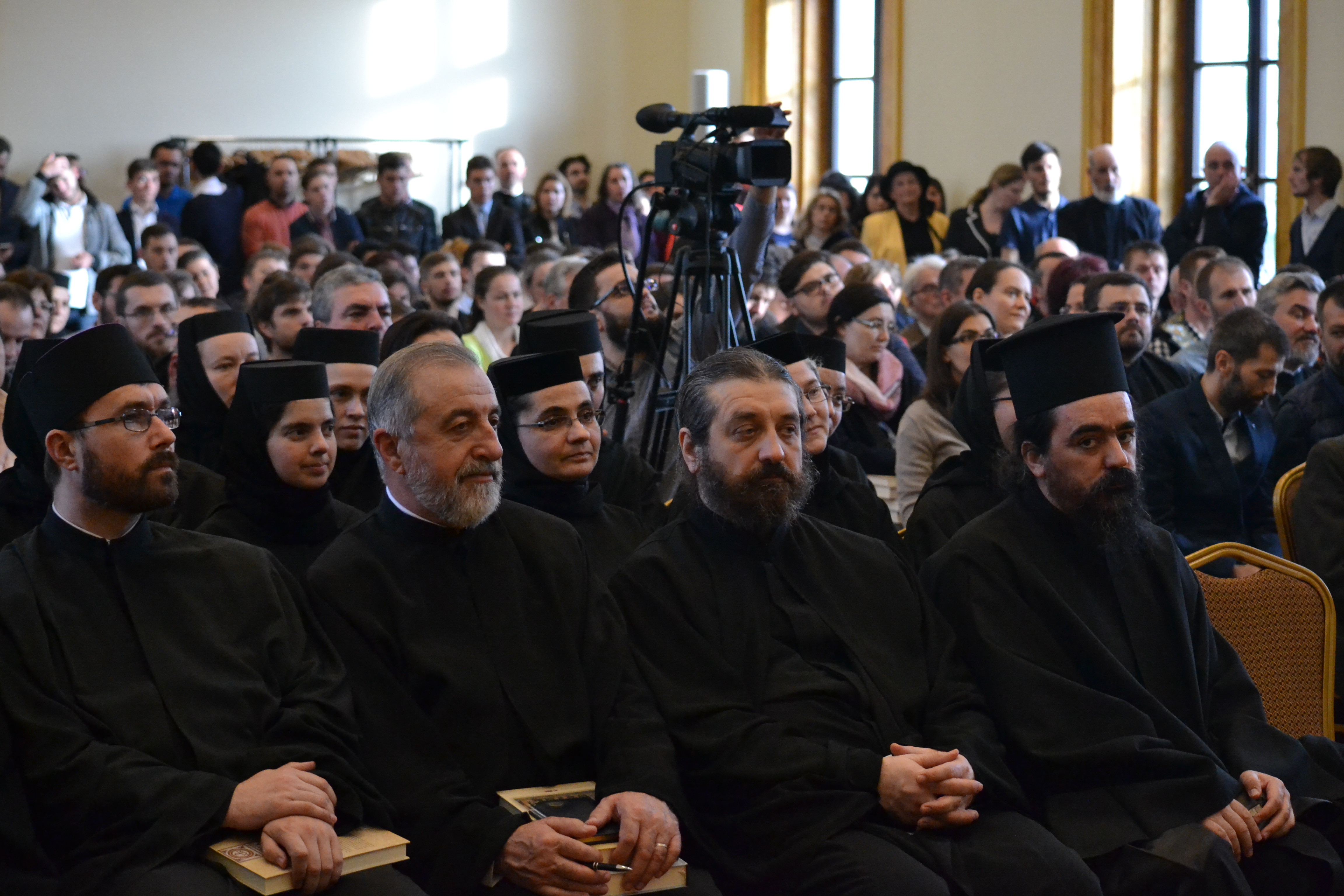 Lansare de carte în prezenţa autorului, Înaltpreasfinţitul Ierótheos Vlachos: „Două volume care dau mărturie despre experienţa vie a vieţii Bisericii“ Lansare de carte în prezenţa autorului, Înaltpreasfinţitul Ierótheos Vlachos: „Două volume care dau mărturie despre experienţa vie a vieţii Bisericii“