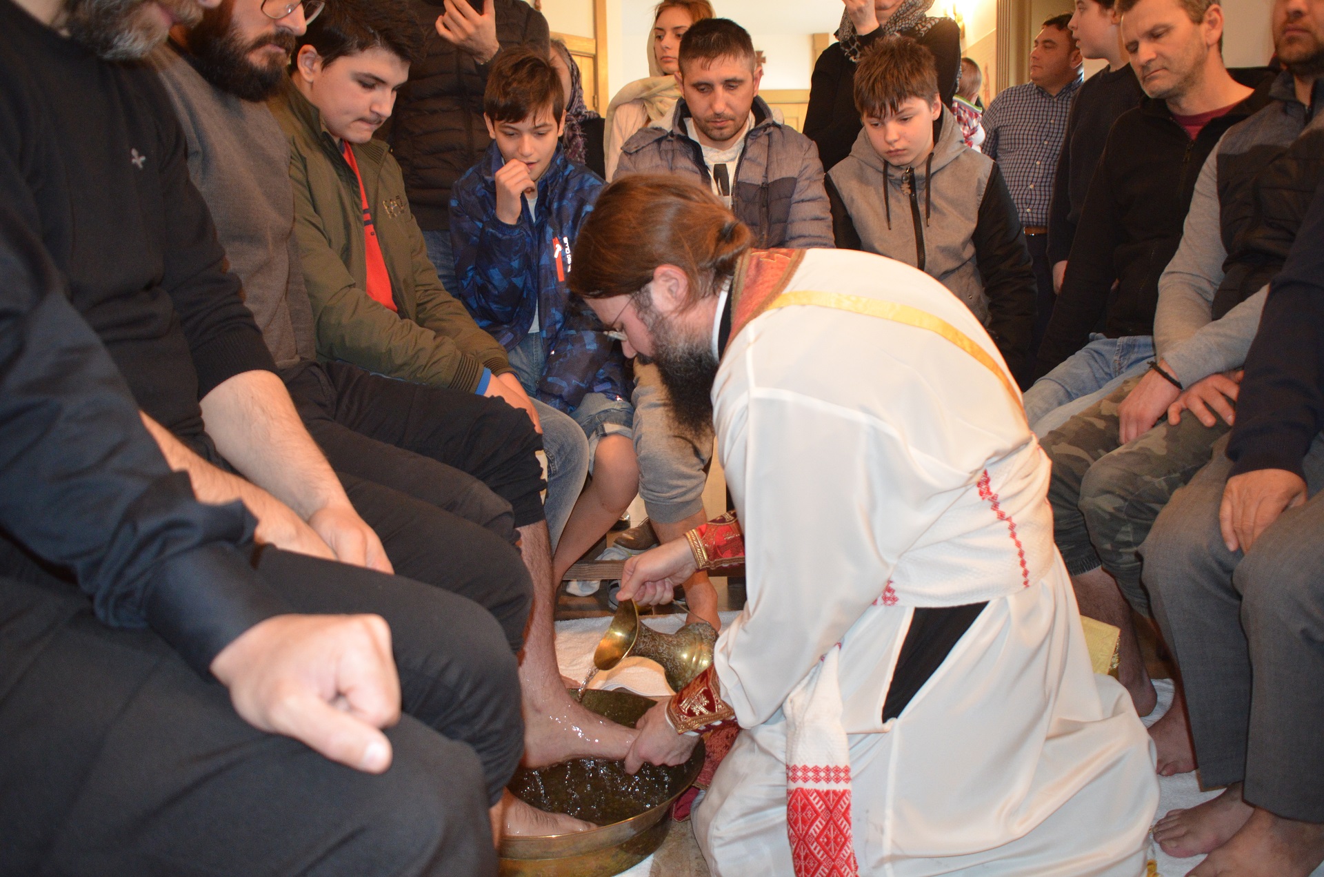 În Joia Mare la Stockholm, Preasfințitul Părinte Episcop Macarie a săvârșit Randuiala spălării picioarelor