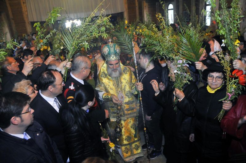Duminica Floriilor, serbată în oraşele Bacău şi Roman Duminica Floriilor, serbată în oraşele Bacău şi Roman