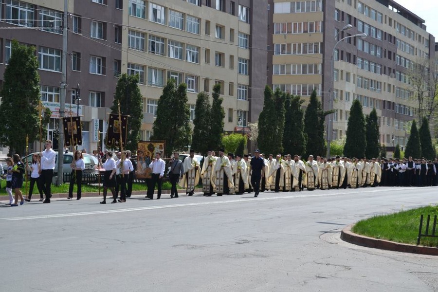 Floriile, serbate prin procesiuni în Eparhia Iaşilor