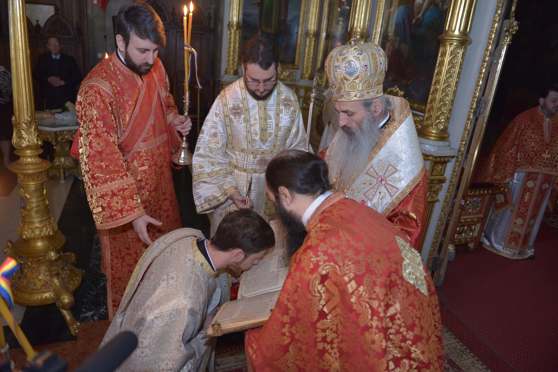 Părintele Mitropolit Teofan: „Viața creștină înseamnă calea smereniei și calea Sfintei Împărtășanii” Părintele Mitropolit Teofan: „Viața creștină înseamnă calea smereniei și calea Sfintei Împărtășanii”