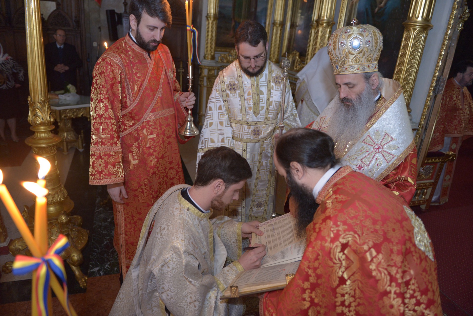 Părintele Mitropolit Teofan: „Viața creștină înseamnă calea smereniei și calea Sfintei Împărtășanii” Părintele Mitropolit Teofan: „Viața creștină înseamnă calea smereniei și calea Sfintei Împărtășanii”