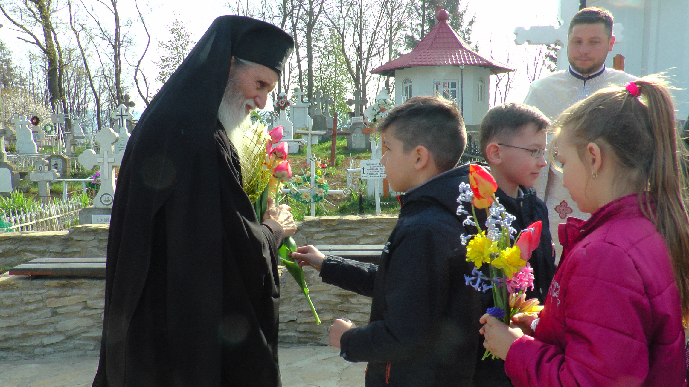 Hramul „Învierea Domnului“, serbat prin Liturghii arhiereşti