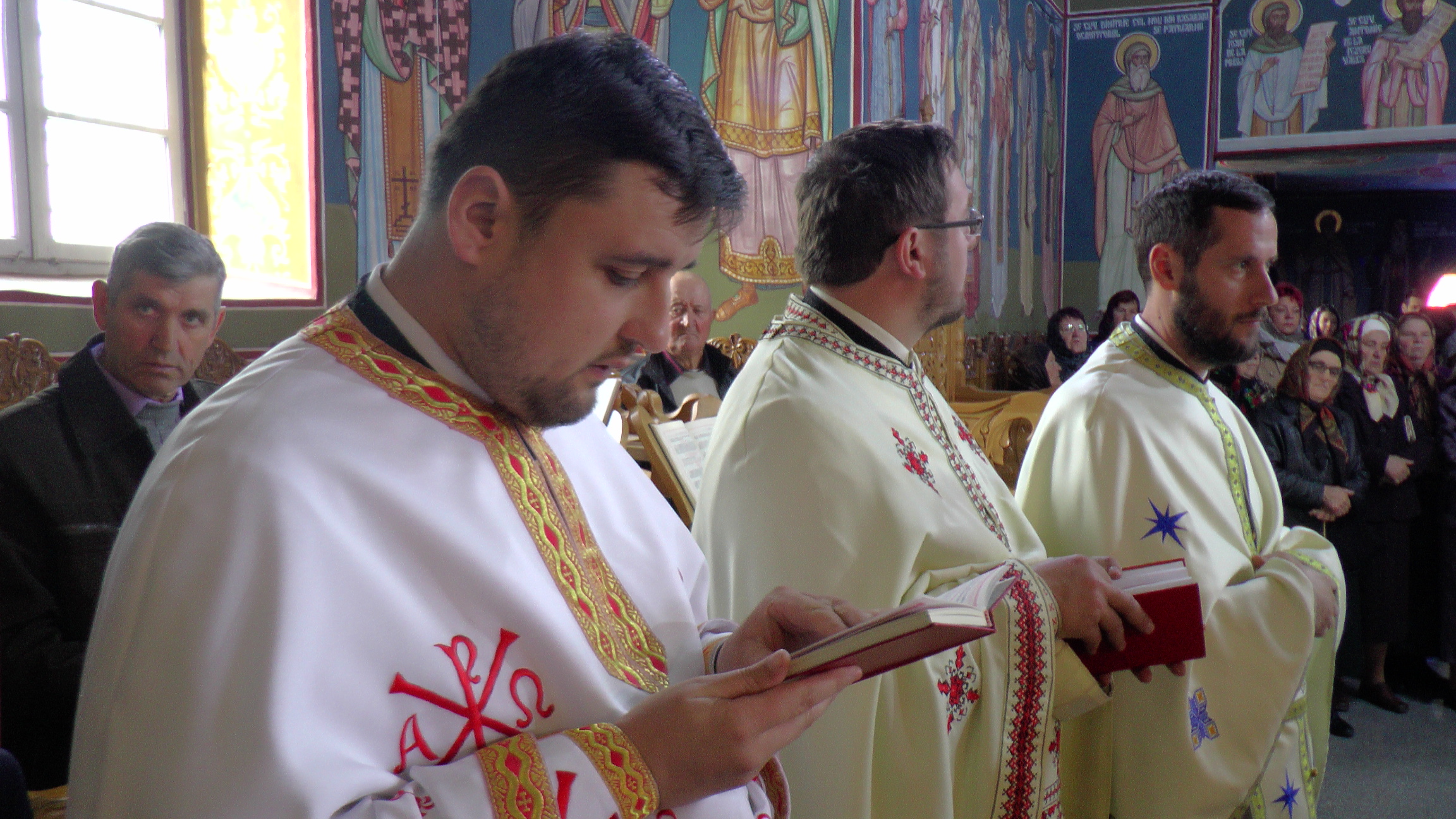 Hramul „Învierea Domnului“, serbat prin Liturghii arhiereşti