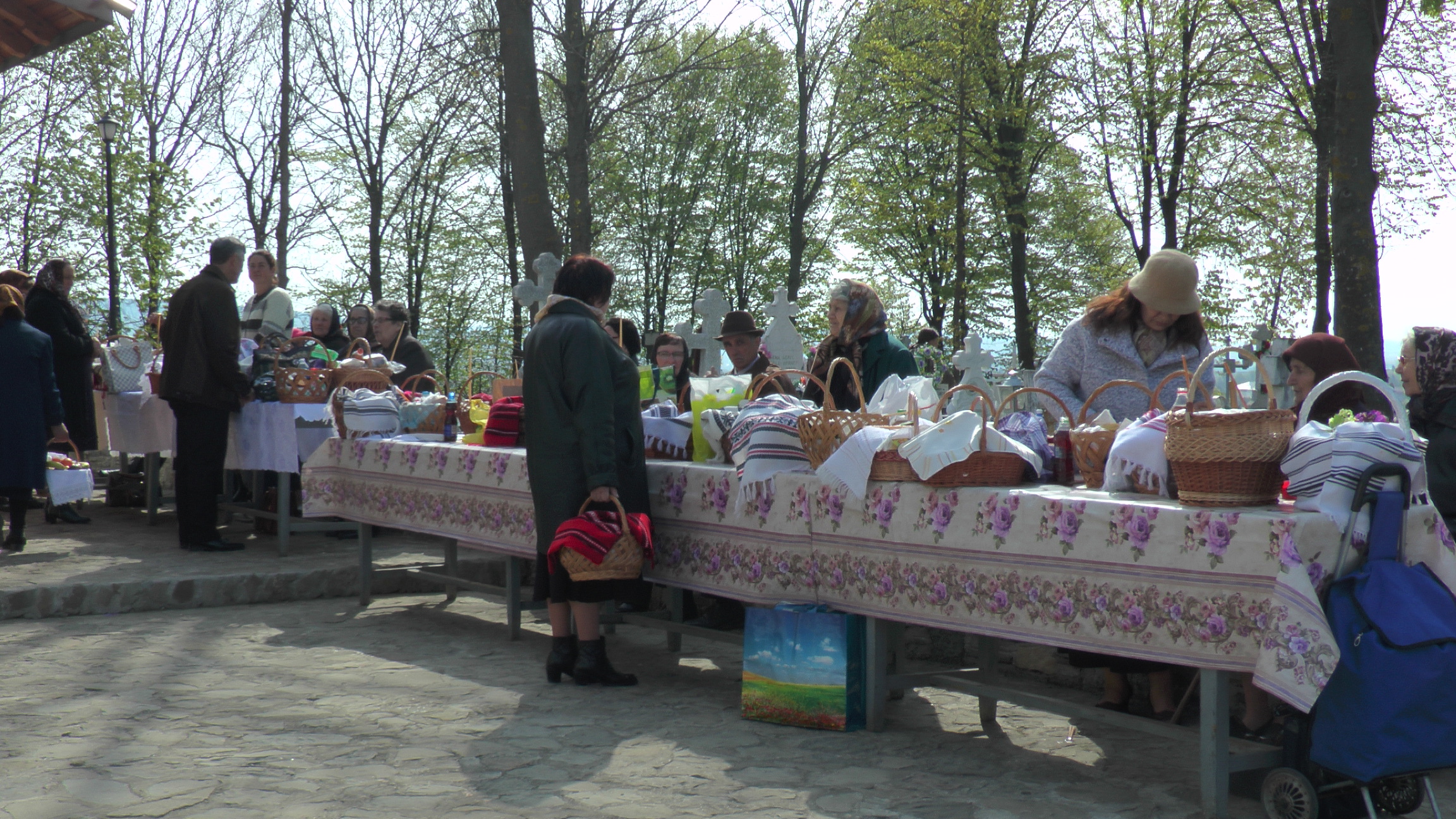 Hramul „Învierea Domnului“, serbat prin Liturghii arhiereşti