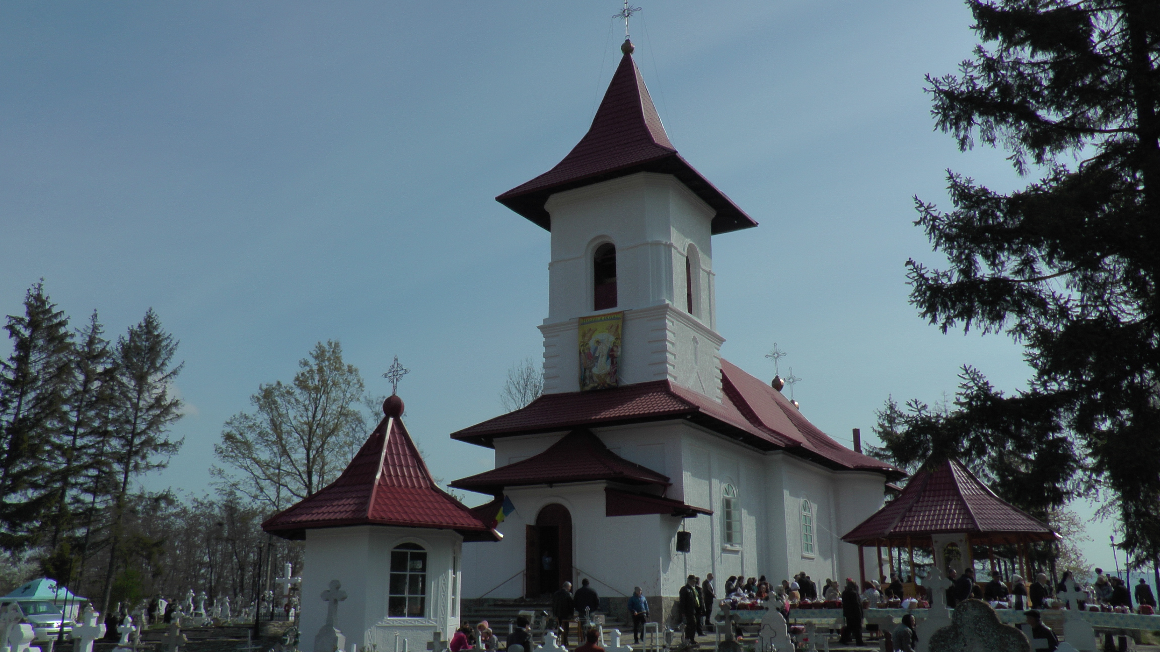 Hramul „Învierea Domnului“, serbat prin Liturghii arhiereşti