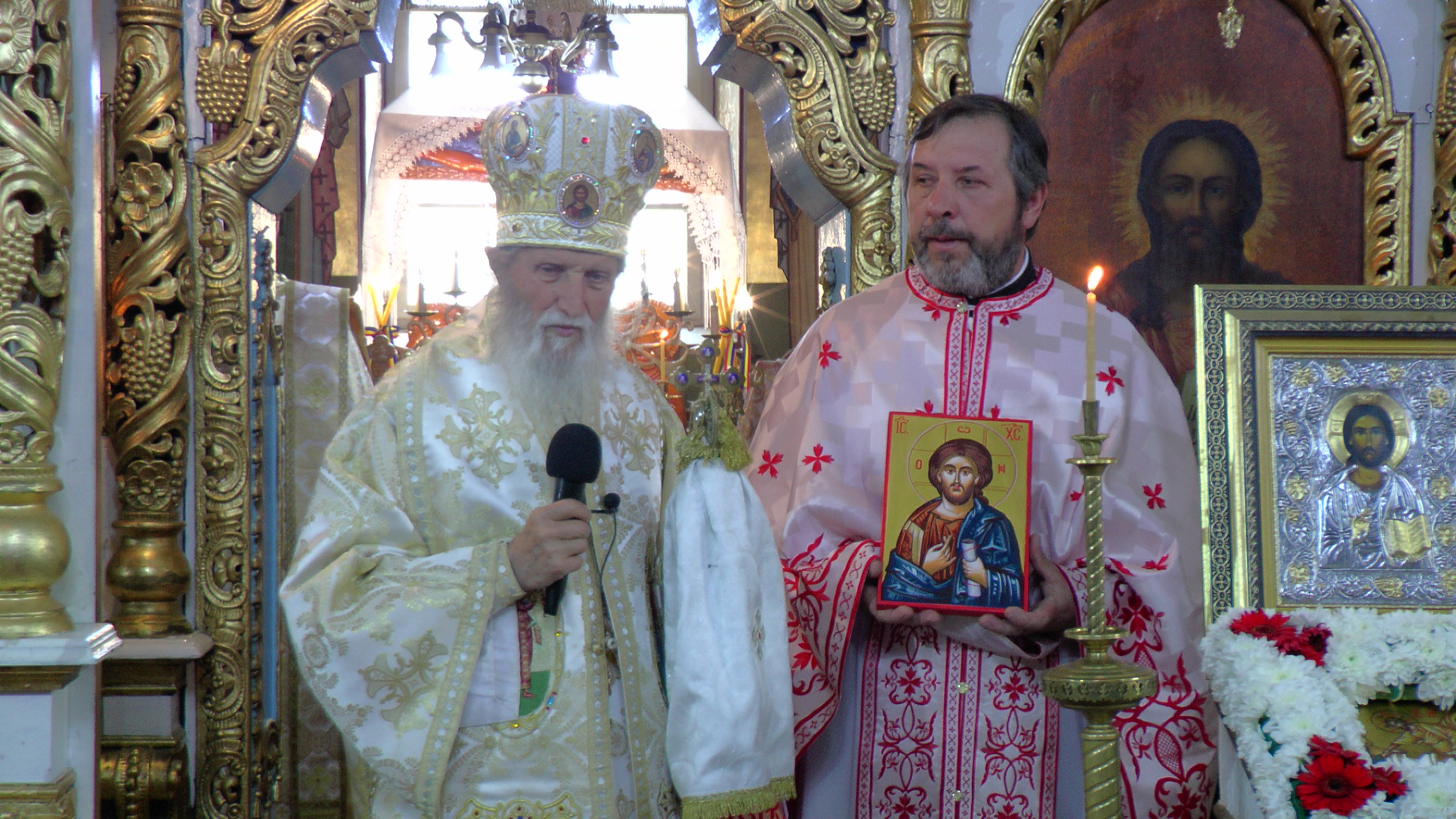 Hramul „Învierea Domnului“, serbat prin Liturghii arhiereşti