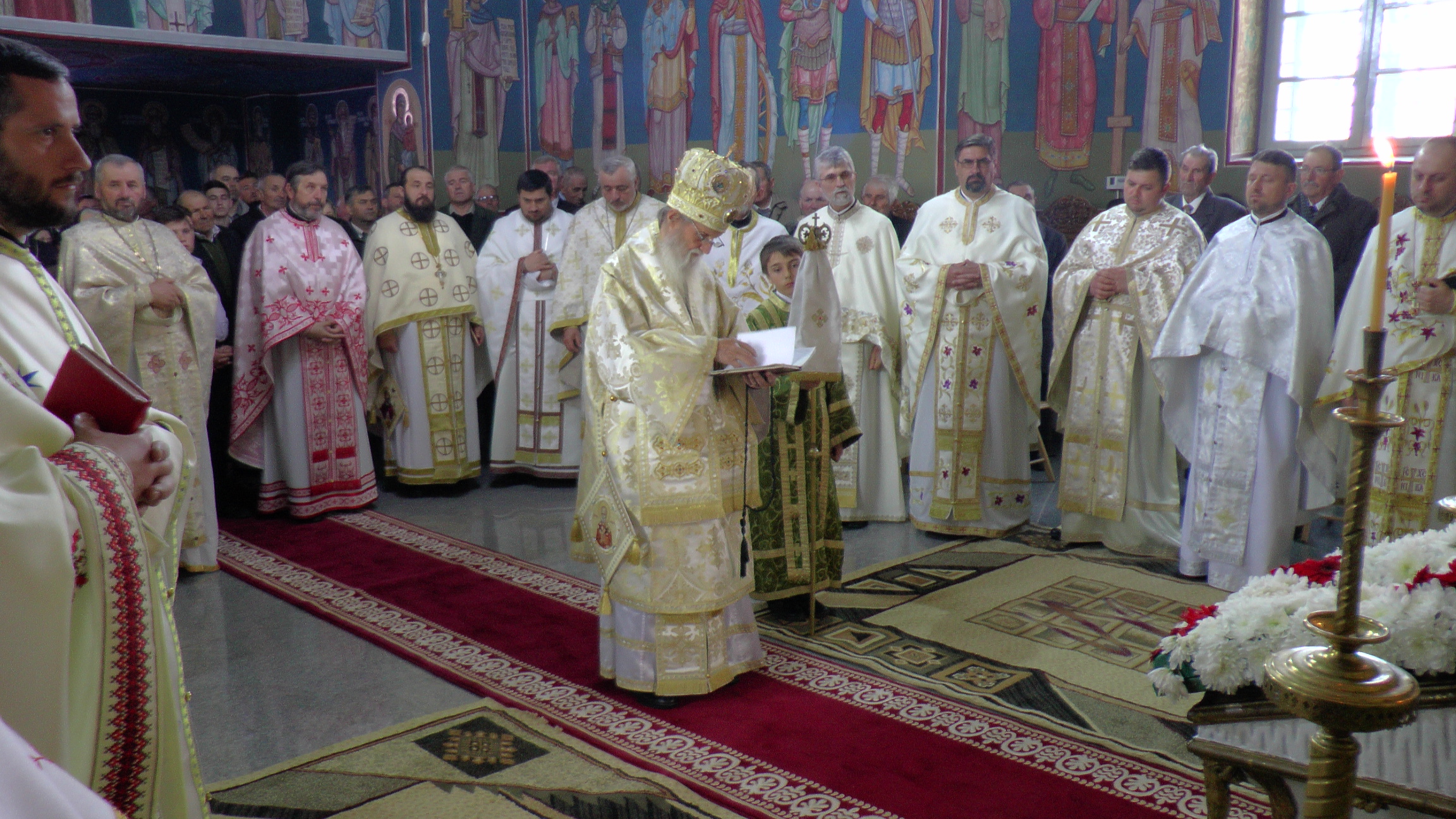 Hramul „Învierea Domnului“, serbat prin Liturghii arhiereşti