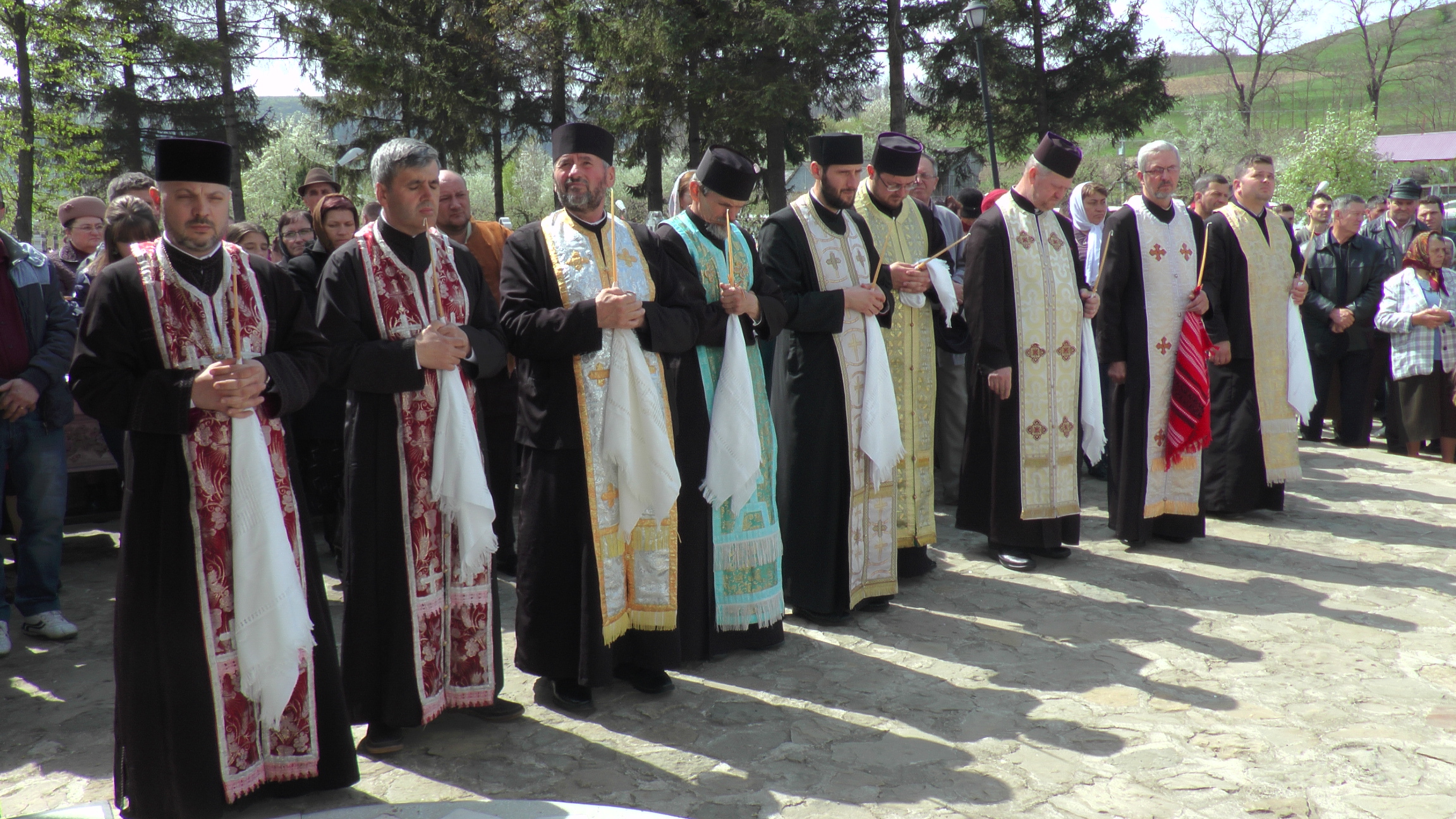 Hramul „Învierea Domnului“, serbat prin Liturghii arhiereşti