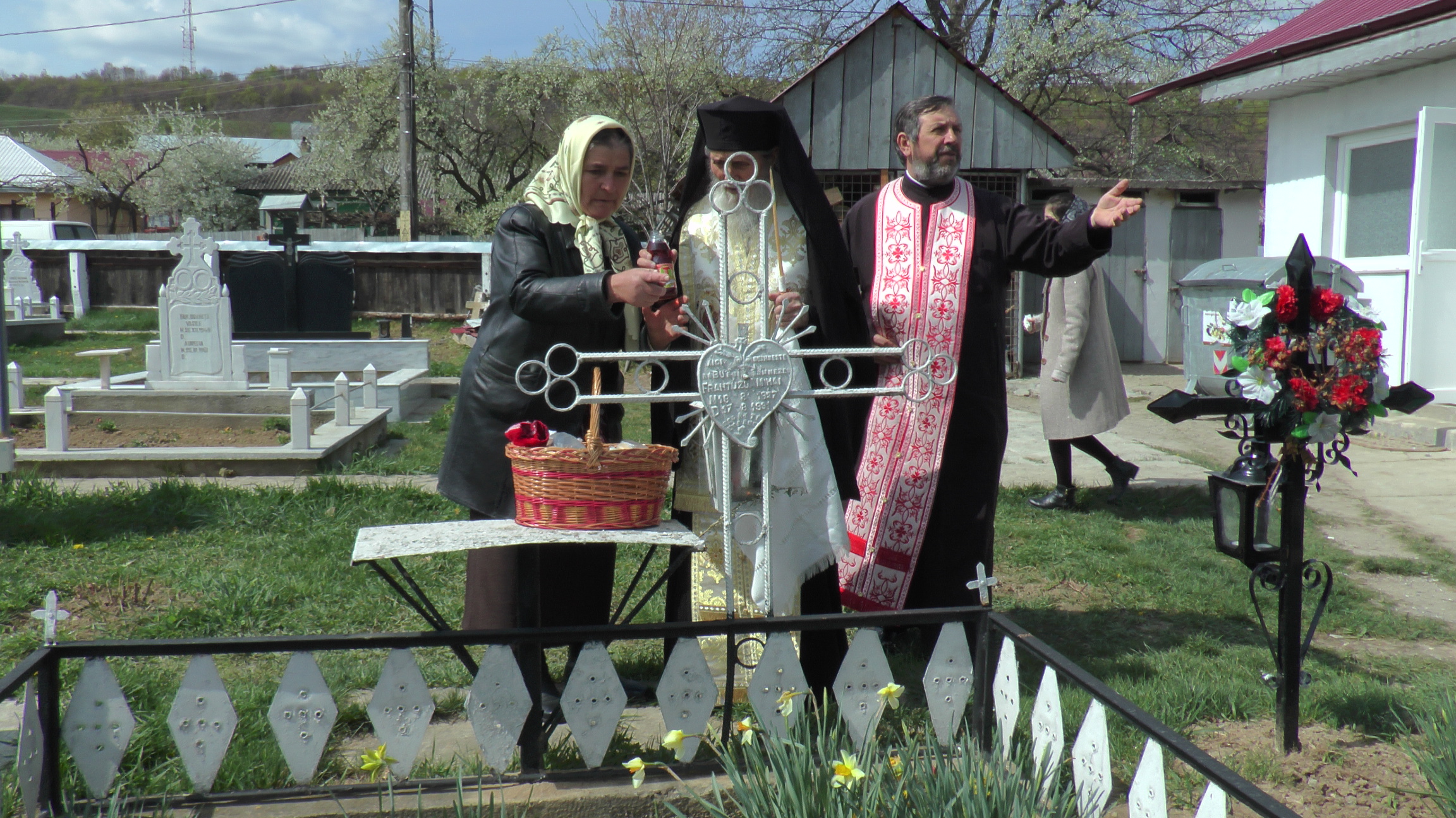 Hramul „Învierea Domnului“, serbat prin Liturghii arhiereşti