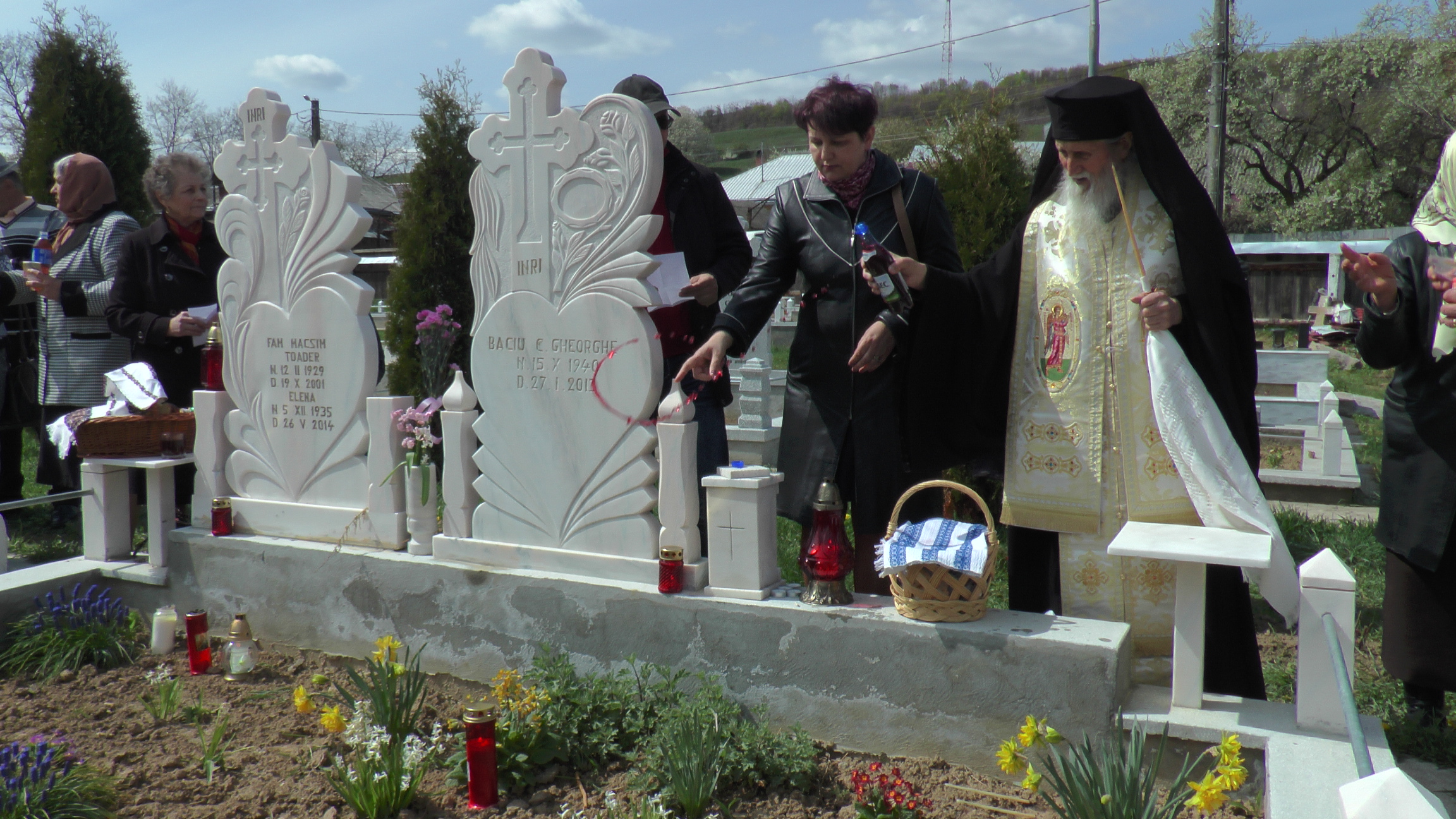 Hramul „Învierea Domnului“, serbat prin Liturghii arhiereşti