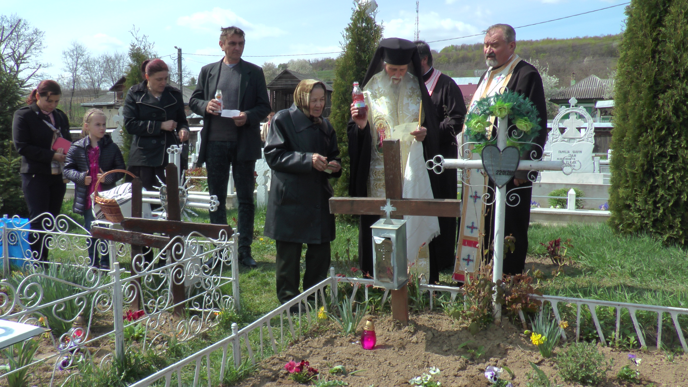 Hramul „Învierea Domnului“, serbat prin Liturghii arhiereşti