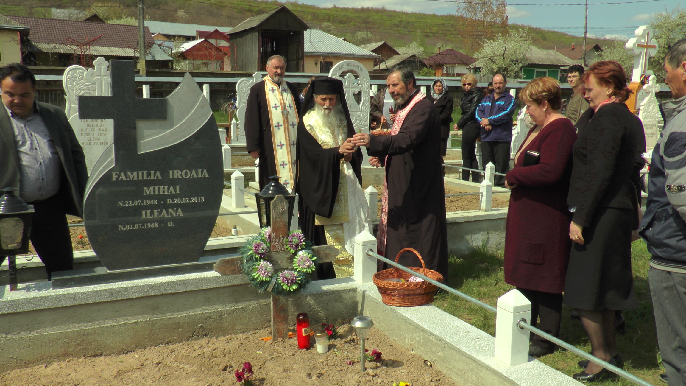 Hramul „Învierea Domnului“, serbat prin Liturghii arhiereşti