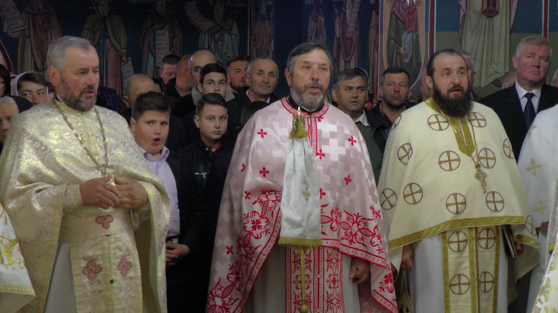 Hramul „Învierea Domnului“, serbat prin Liturghii arhiereşti