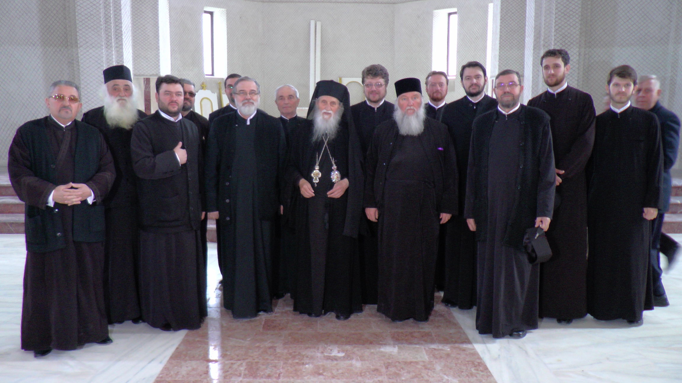 Hramul „Învierea Domnului“, serbat prin Liturghii arhiereşti