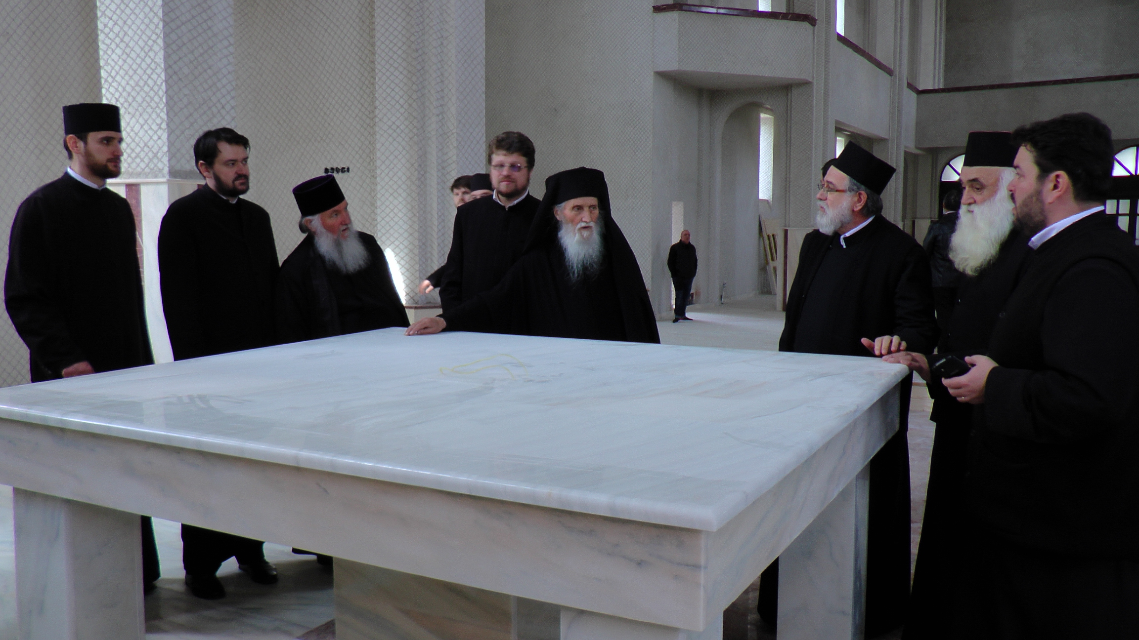 Hramul „Învierea Domnului“, serbat prin Liturghii arhiereşti