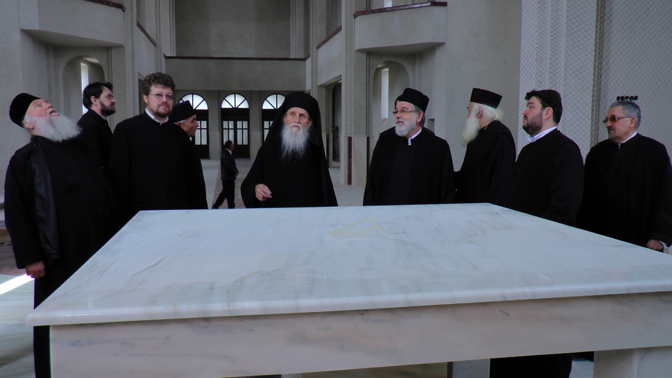 Hramul „Învierea Domnului“, serbat prin Liturghii arhiereşti