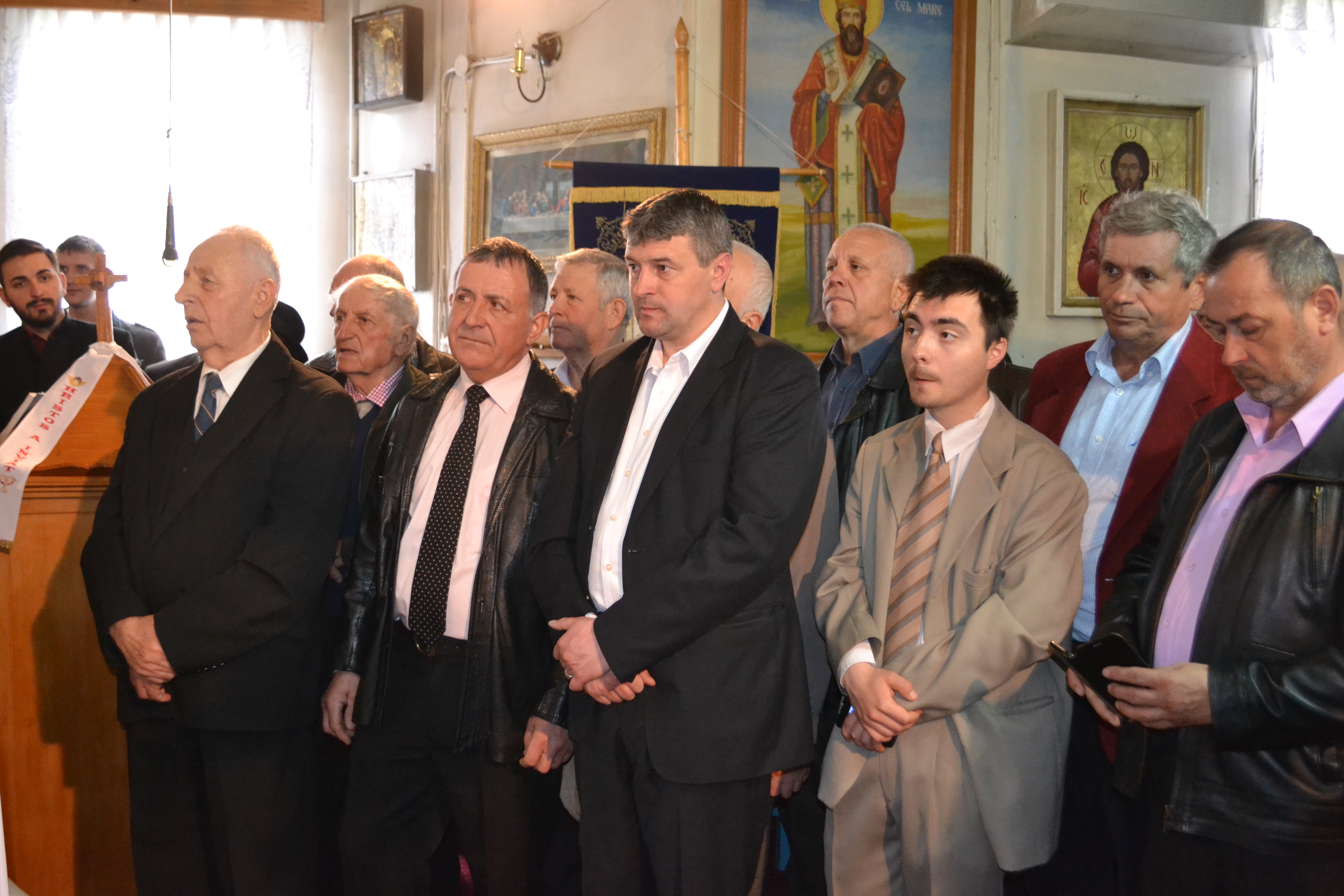 Hramul „Învierea Domnului“, serbat prin Liturghii arhiereşti