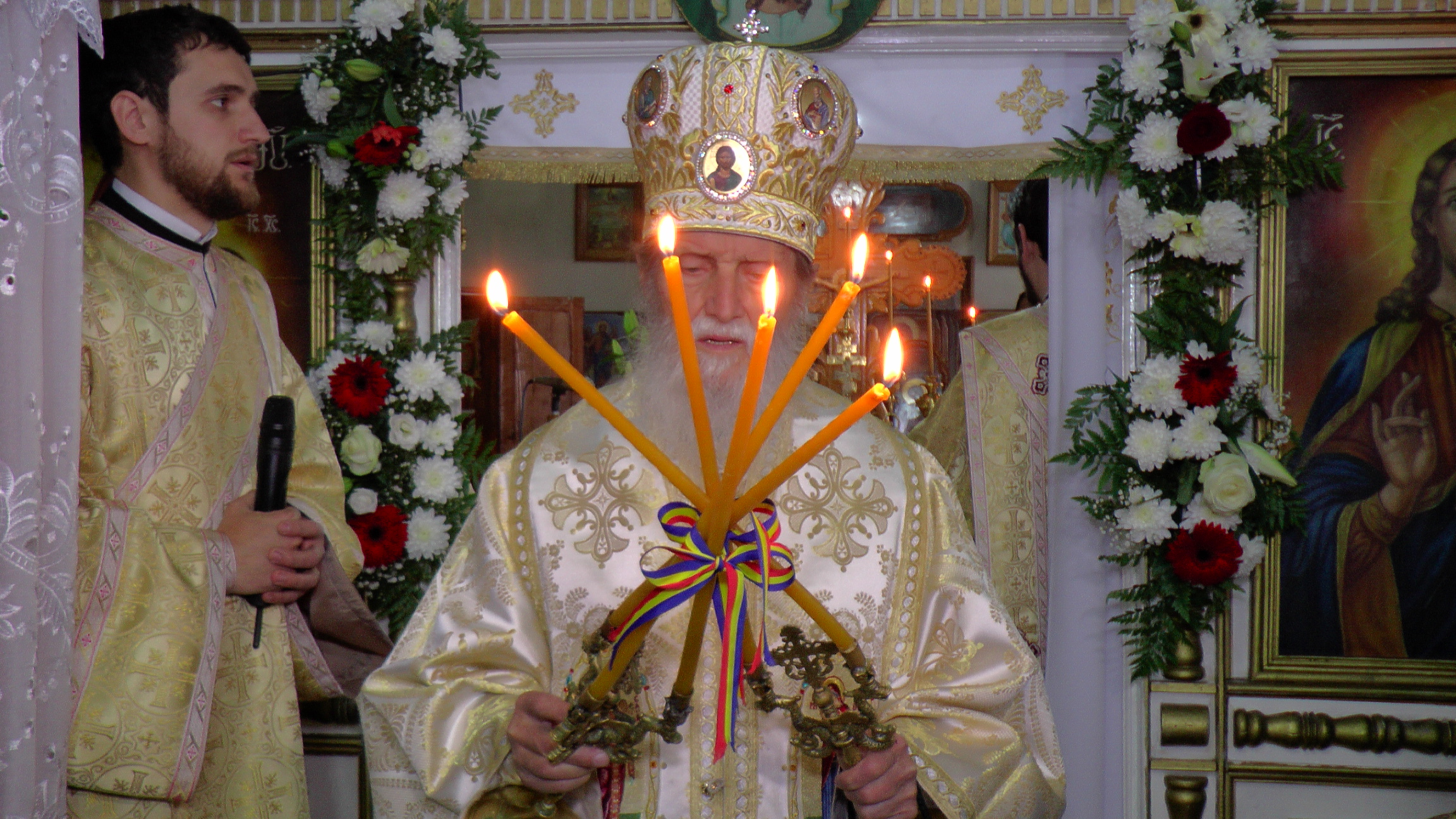 Hramul „Învierea Domnului“, serbat prin Liturghii arhiereşti