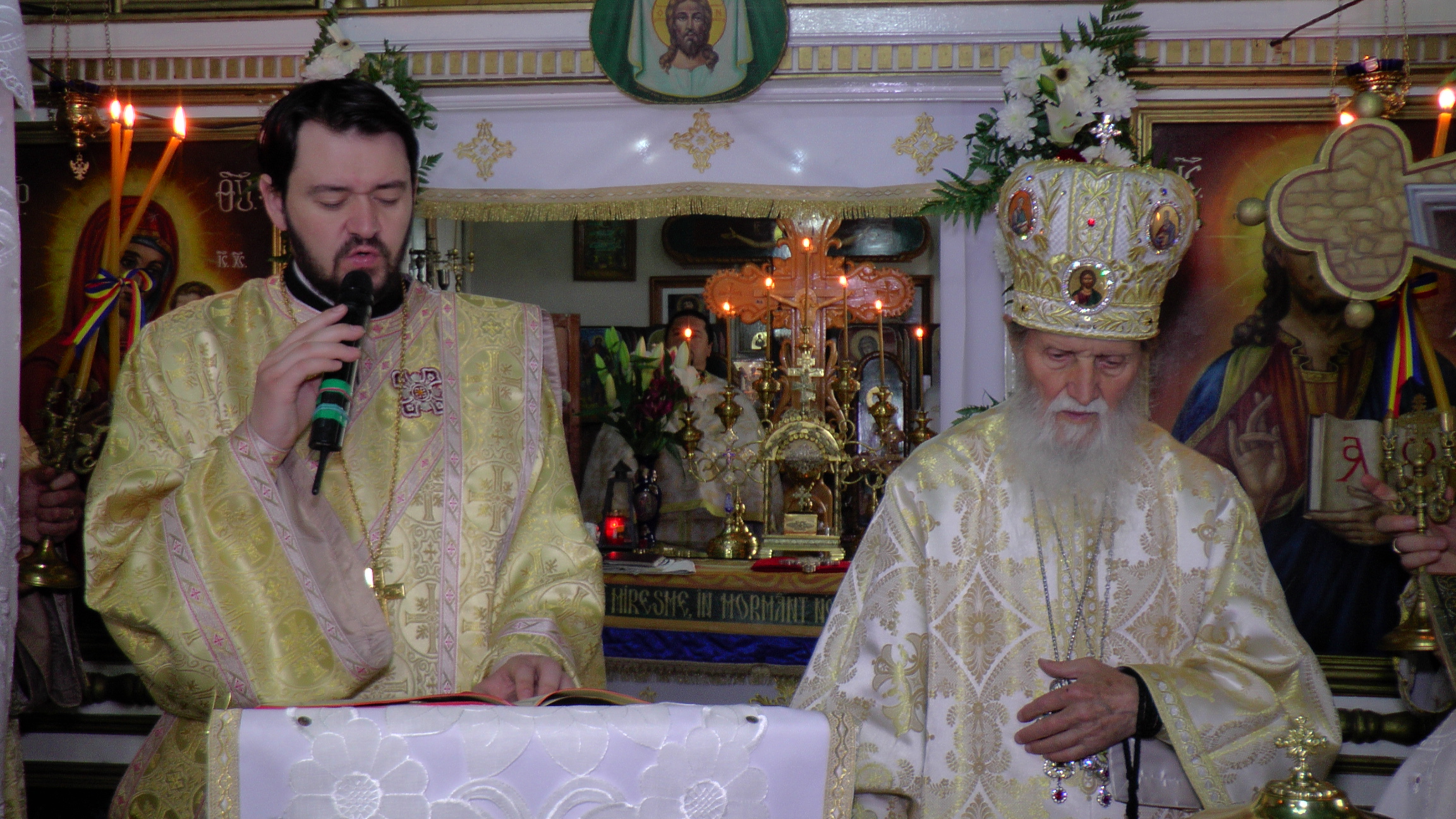 Hramul „Învierea Domnului“, serbat prin Liturghii arhiereşti