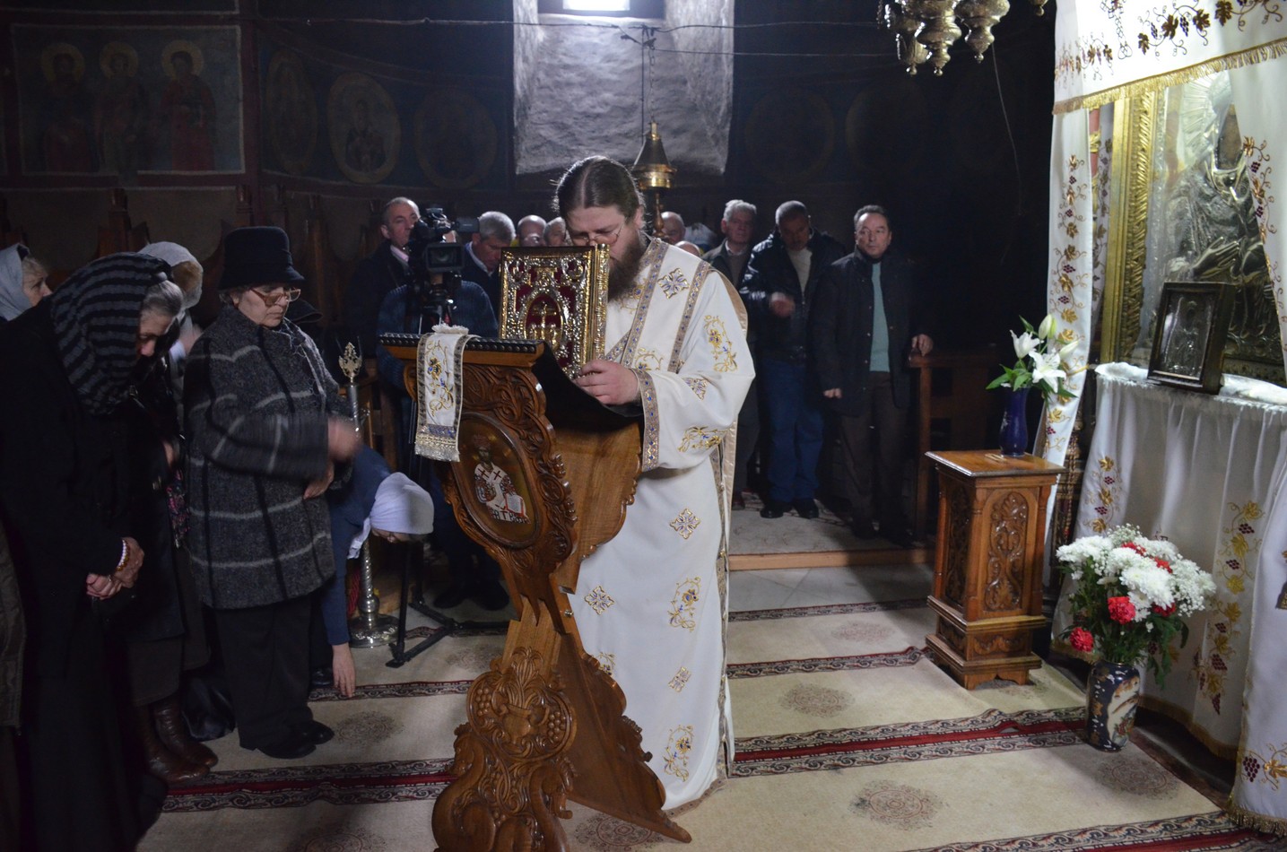 Mitropolitul Teofan la hramul Mănăstirii Bistriţa: „Dumnezeu nu poate să locuiască într-o minte stăpânită de conştiinţa luciferică a superiorităţii faţă de ceilalţi“