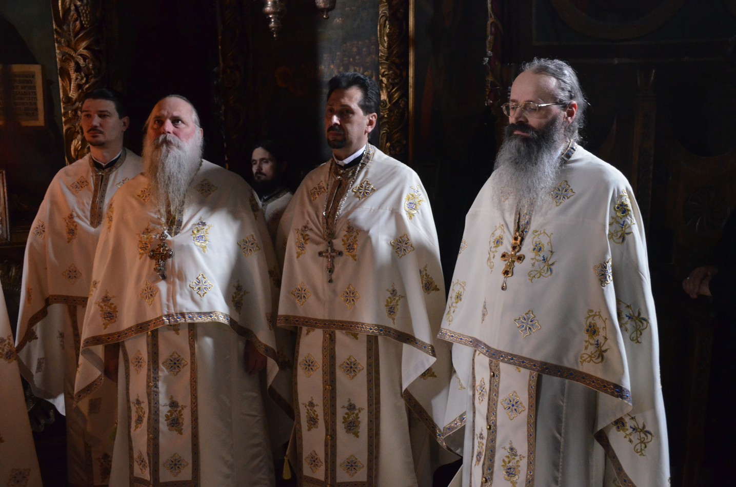 Mitropolitul Teofan la hramul Mănăstirii Bistriţa: „Dumnezeu nu poate să locuiască într-o minte stăpânită de conştiinţa luciferică a superiorităţii faţă de ceilalţi“