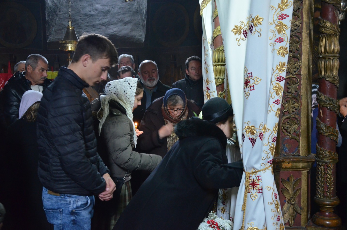 Mitropolitul Teofan la hramul Mănăstirii Bistriţa: „Dumnezeu nu poate să locuiască într-o minte stăpânită de conştiinţa luciferică a superiorităţii faţă de ceilalţi“