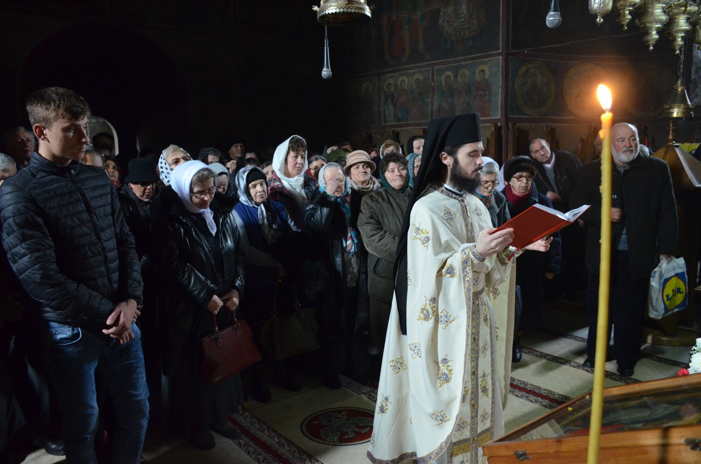 Mitropolitul Teofan la hramul Mănăstirii Bistriţa: „Dumnezeu nu poate să locuiască într-o minte stăpânită de conştiinţa luciferică a superiorităţii faţă de ceilalţi“