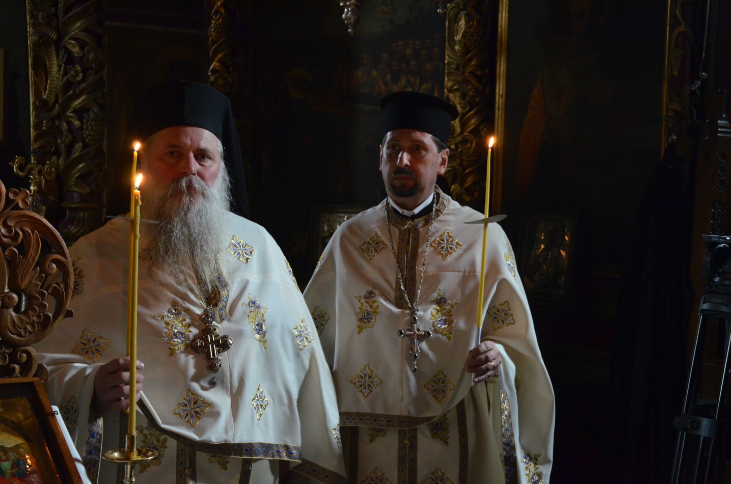 Mitropolitul Teofan la hramul Mănăstirii Bistriţa: „Dumnezeu nu poate să locuiască într-o minte stăpânită de conştiinţa luciferică a superiorităţii faţă de ceilalţi“