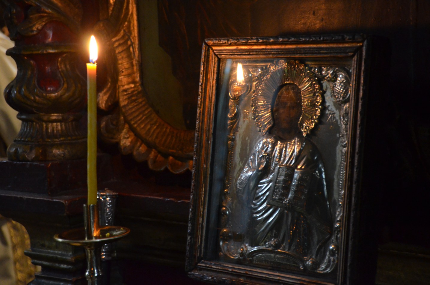 Mitropolitul Teofan la hramul Mănăstirii Bistriţa: „Dumnezeu nu poate să locuiască într-o minte stăpânită de conştiinţa luciferică a superiorităţii faţă de ceilalţi“