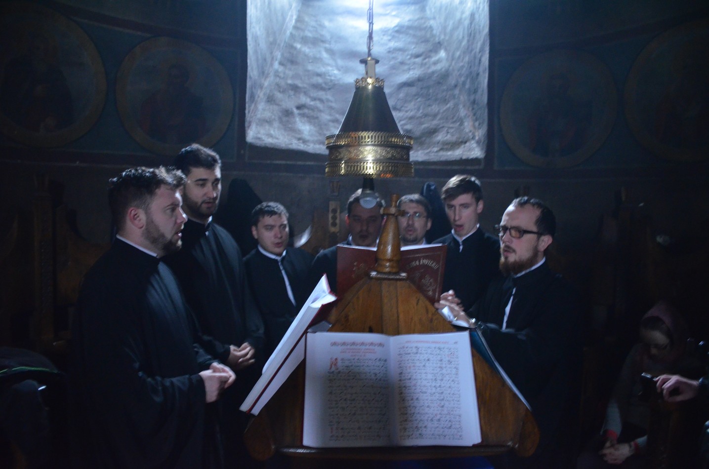 Mitropolitul Teofan la hramul Mănăstirii Bistriţa: „Dumnezeu nu poate să locuiască într-o minte stăpânită de conştiinţa luciferică a superiorităţii faţă de ceilalţi“