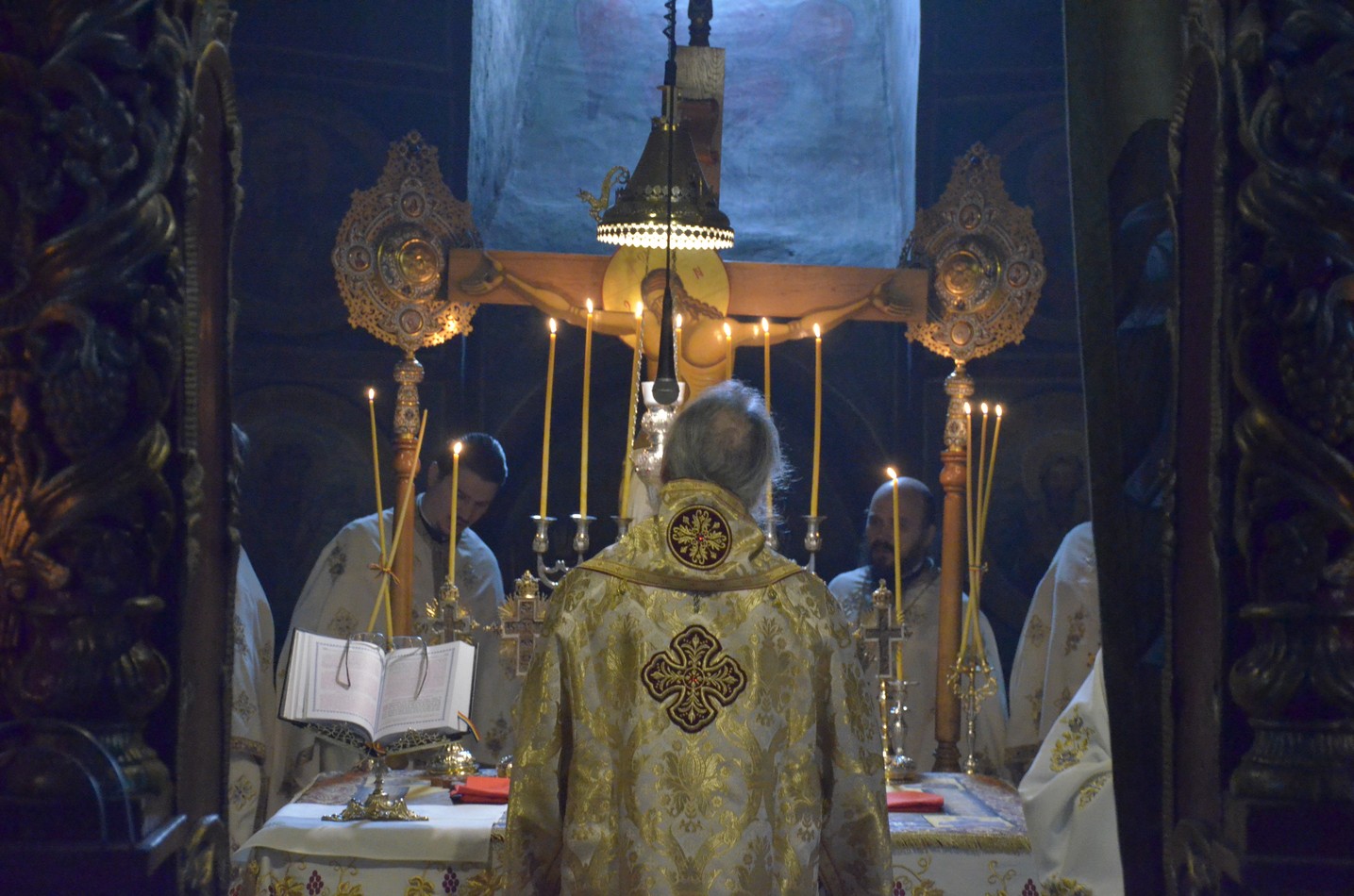 Mitropolitul Teofan la hramul Mănăstirii Bistriţa: „Dumnezeu nu poate să locuiască într-o minte stăpânită de conştiinţa luciferică a superiorităţii faţă de ceilalţi“