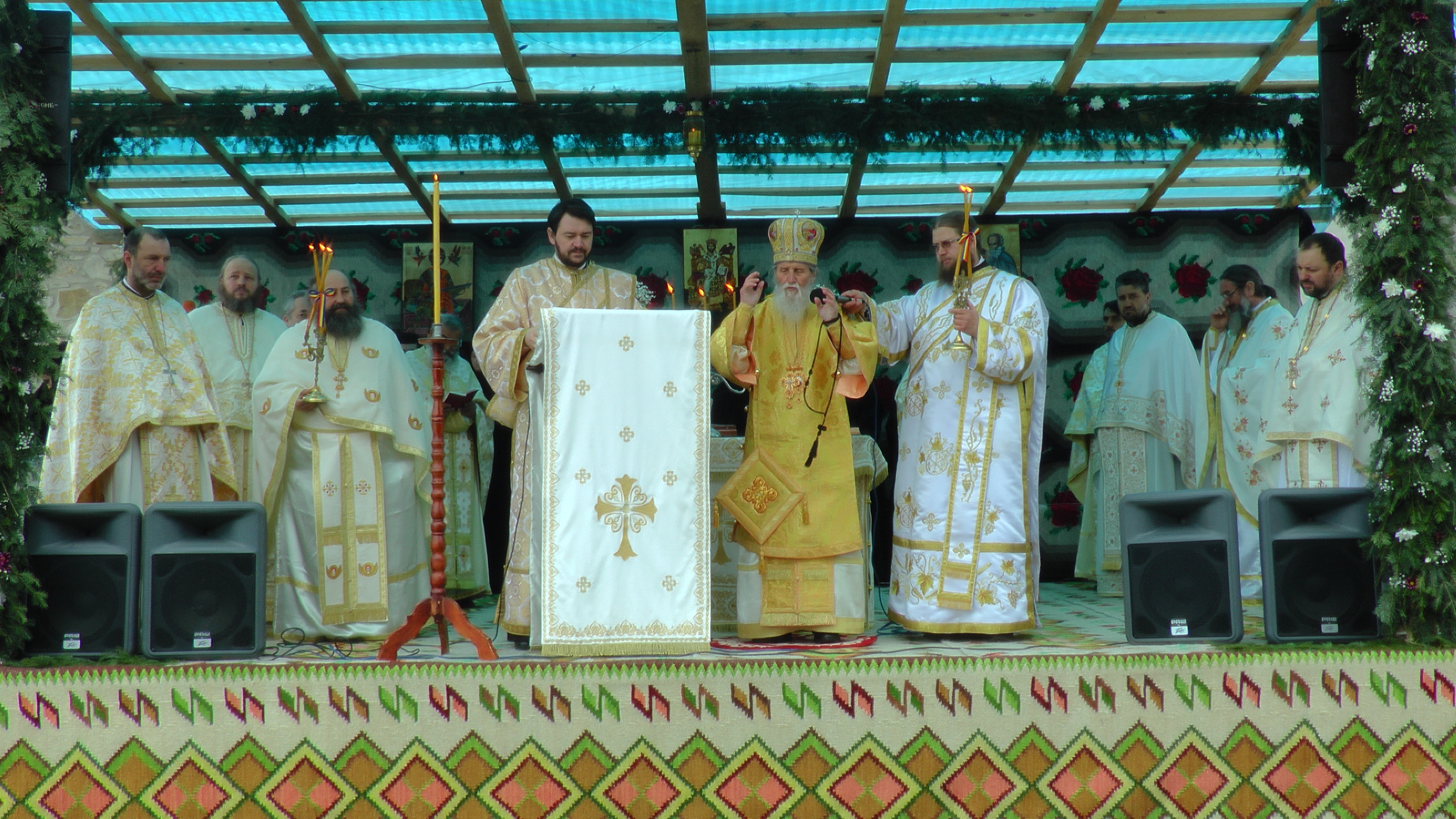 Arhiepiscopul Sucevei, la hramul Voronețului: „Credinţa este aceea care ne face să înţelegem ceea ce nu înţelegem cu mintea“