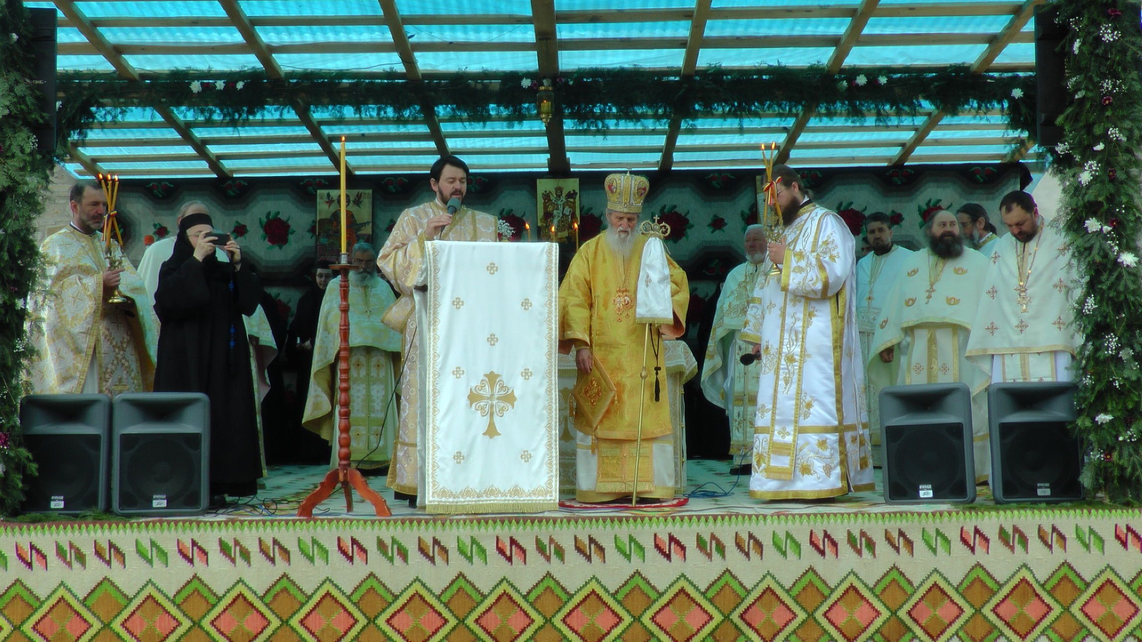 Arhiepiscopul Sucevei, la hramul Voronețului: „Credinţa este aceea care ne face să înţelegem ceea ce nu înţelegem cu mintea“