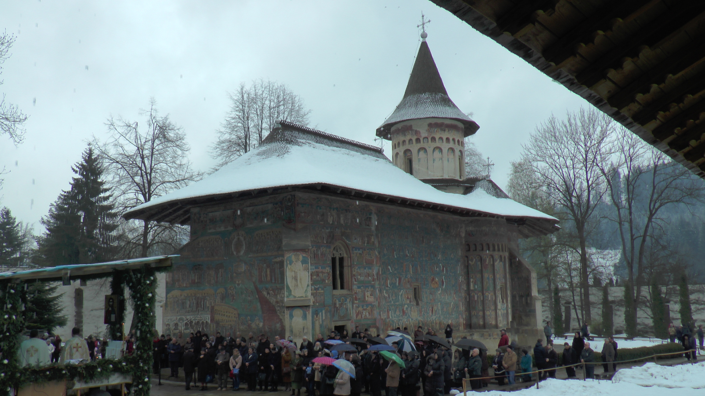 Arhiepiscopul Sucevei, la hramul Voronețului: „Credinţa este aceea care ne face să înţelegem ceea ce nu înţelegem cu mintea“