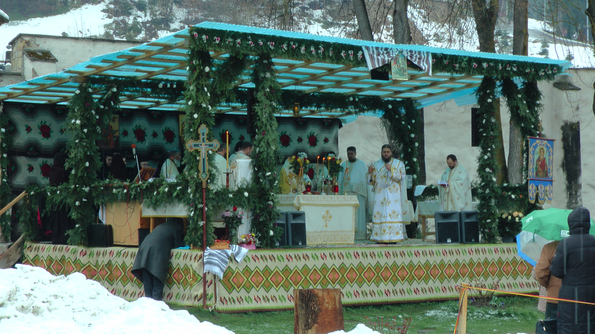 Arhiepiscopul Sucevei, la hramul Voronețului: „Credinţa este aceea care ne face să înţelegem ceea ce nu înţelegem cu mintea“