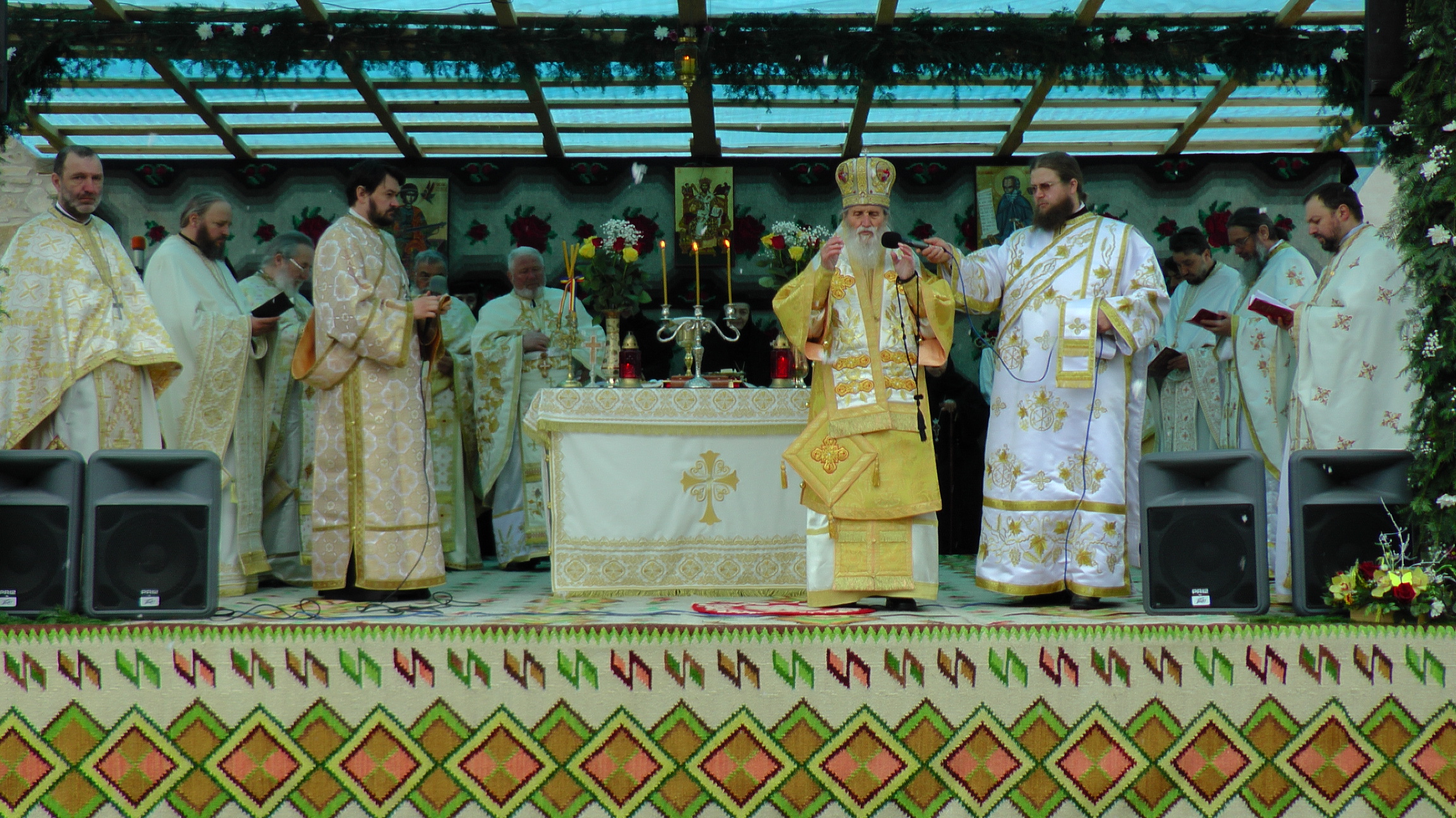 Arhiepiscopul Sucevei, la hramul Voronețului: „Credinţa este aceea care ne face să înţelegem ceea ce nu înţelegem cu mintea“