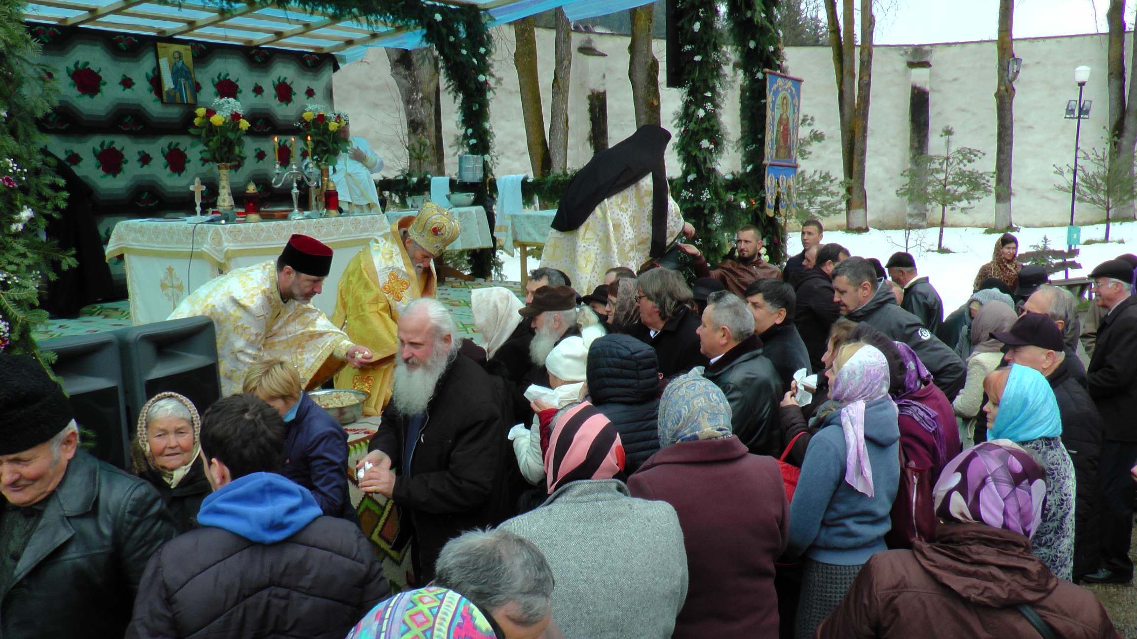 Arhiepiscopul Sucevei, la hramul Voronețului: „Credinţa este aceea care ne face să înţelegem ceea ce nu înţelegem cu mintea“