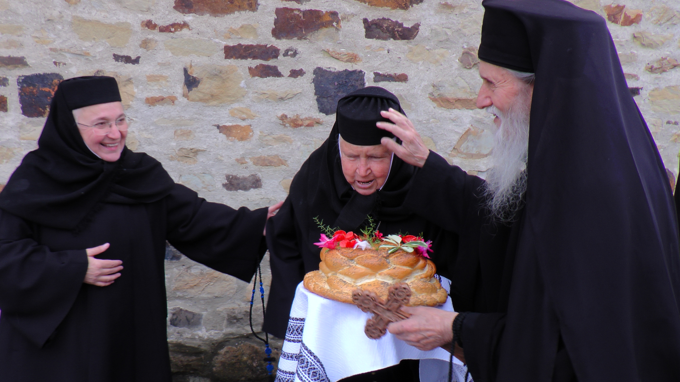 Arhiepiscopul Sucevei, la hramul Voronețului: „Credinţa este aceea care ne face să înţelegem ceea ce nu înţelegem cu mintea“