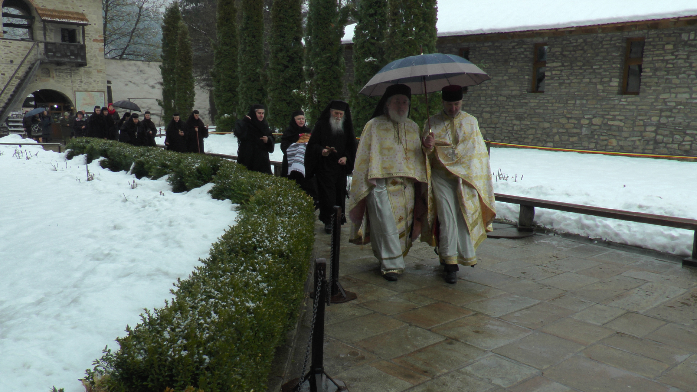 Arhiepiscopul Sucevei, la hramul Voronețului: „Credinţa este aceea care ne face să înţelegem ceea ce nu înţelegem cu mintea“