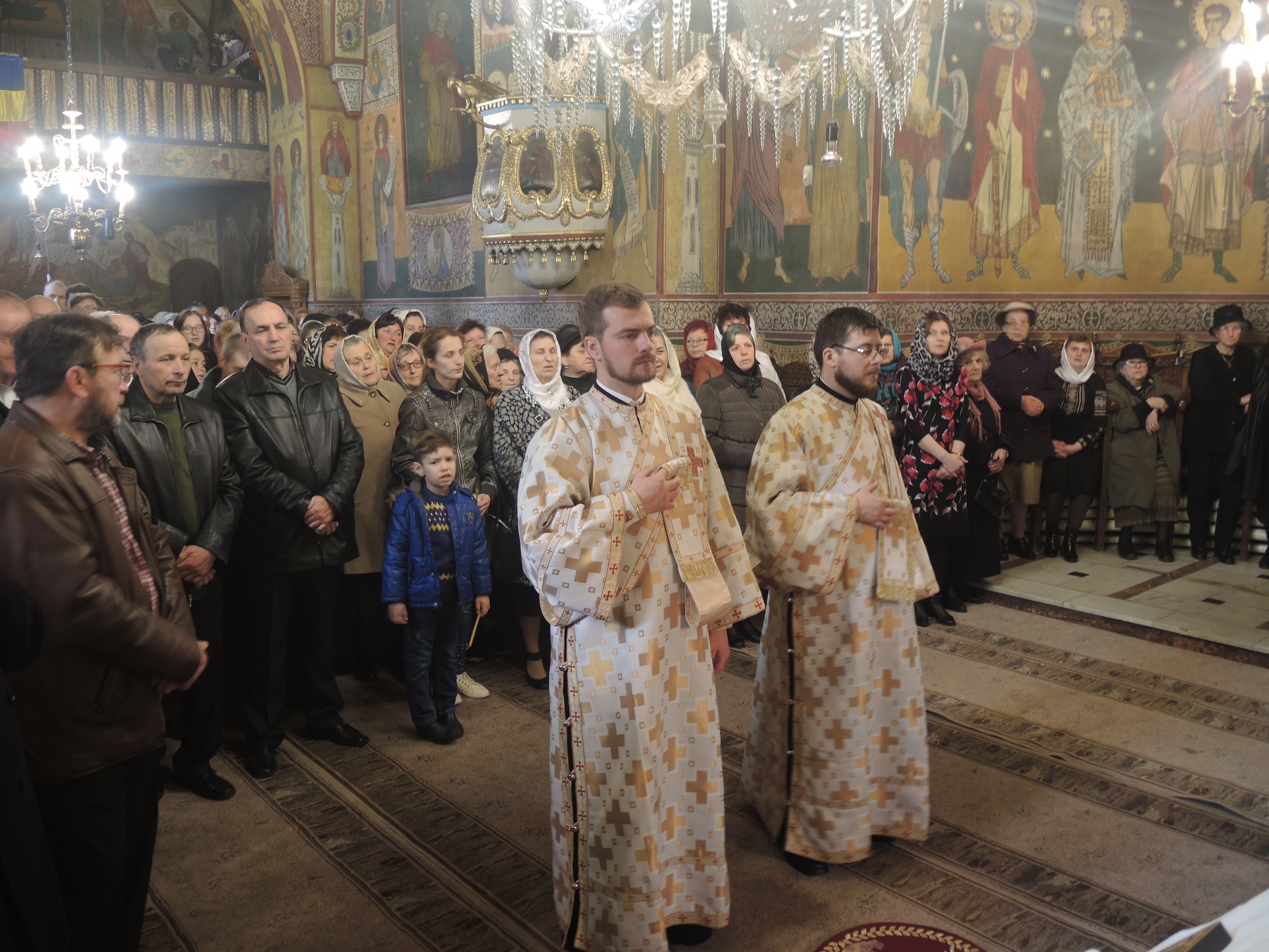 Sfânta Liturghie și Taina Sfântului Botez, oficiate de IPS Părinte Mitropolit Teofan în a doua zi de Paști Sfânta Liturghie și Taina Sfântului Botez, oficiate de IPS Părinte Mitropolit Teofan în a doua zi de Paști